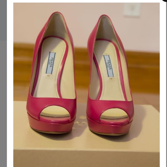 BRAND NEW Prada Hot Pink Pumps Size 6.5 - Picture 1 of 8